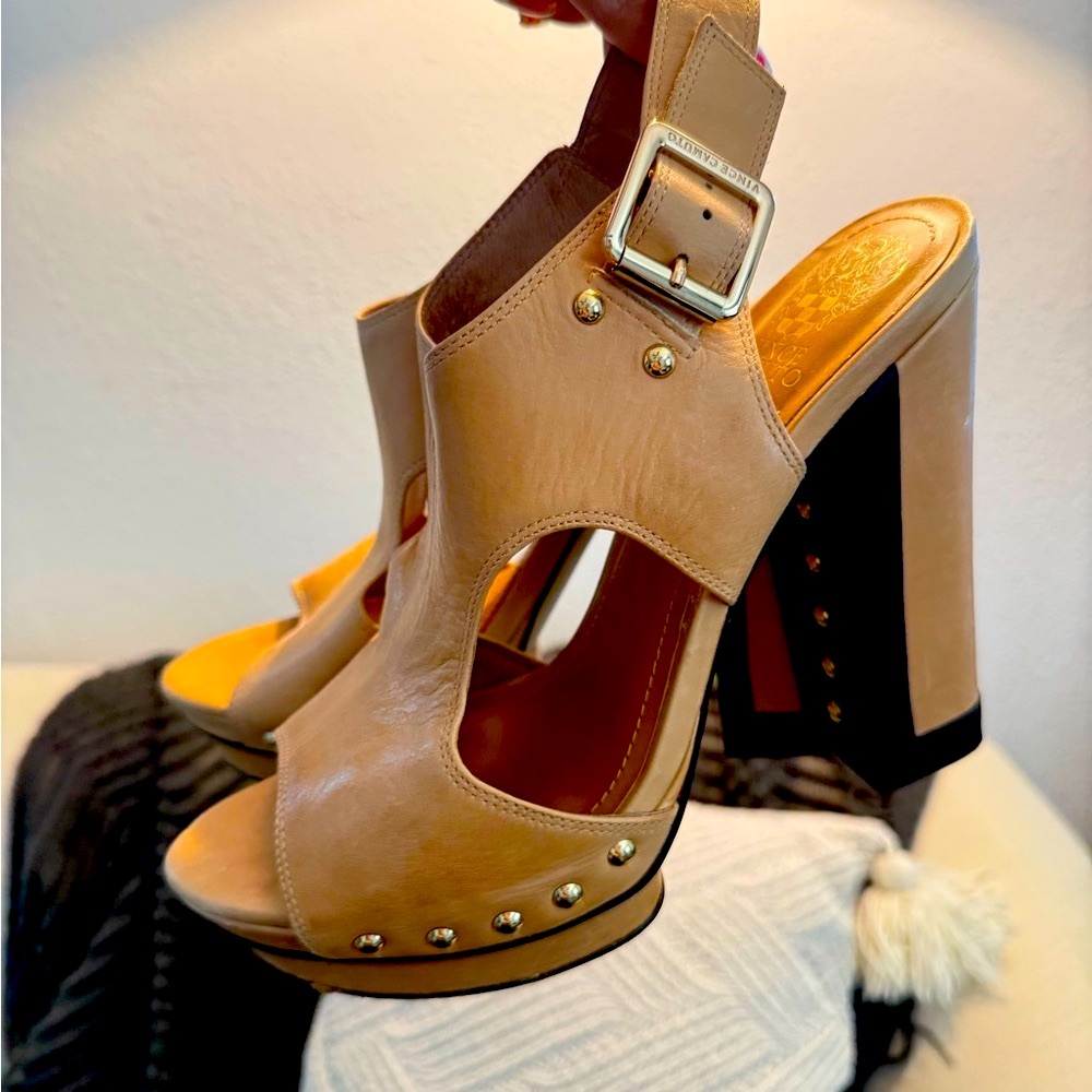 Size 10 Vince Camuto Tan Leather Cutout Heels